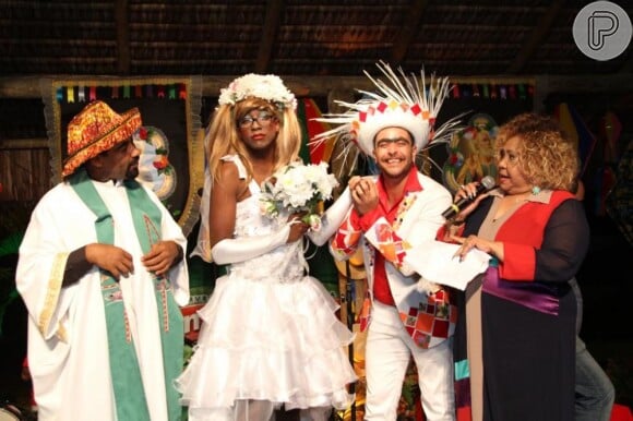No tradicional 'Arraiá da Marrom', organizado pela cantora Alcione, Diogo Nogueira e Mumuzinho foram os noivos da noite do dia 17, na Barra da Tijuca, Zona Oeste do Rio