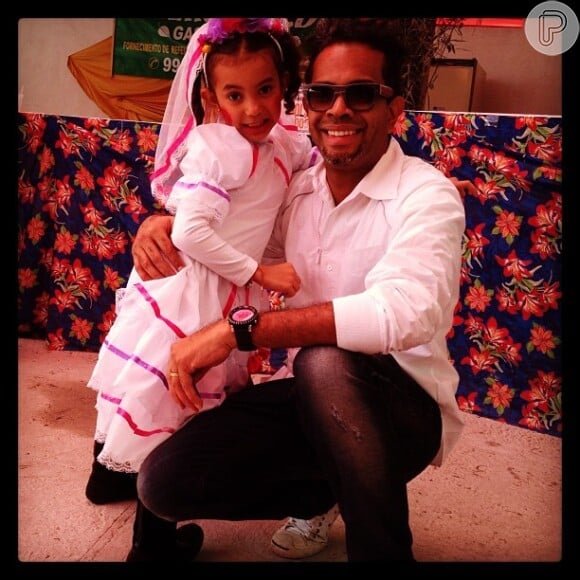 Tania Khalill postou uma imagem no Instagram que mostra a filha Isabela, de 5 anos, abraçada com o pai Jair Oliveira. Os dois também tem uma filha chamada Laura, de 2 anos