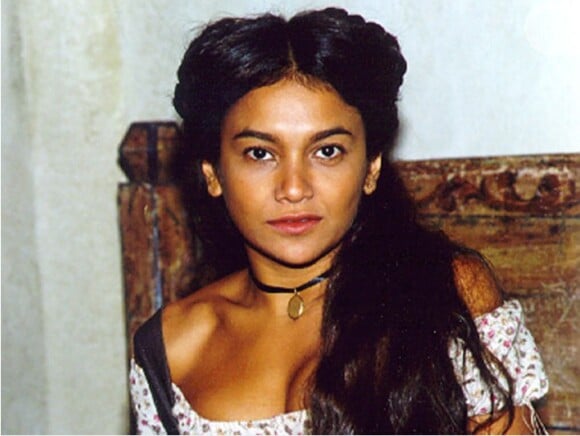 Sensualíssima, a beldade encarnou a funcionária de uma taberna chamada Palmira, em 'Força de um Desejo', exibida pela TV Globo em 1999