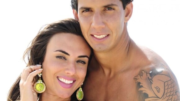 Nicole Bahls e Victor Ramos se divertem em parque aquático de Fortaleza