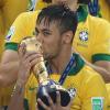 Além da conquista da Copa das Confederações, Neymar levou o troféu de melhor jogador do torneio e terceiro maior artilheiro da competição