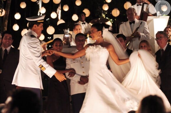 Em 'Páginas da Vida' (2006), trama de Manoel Carlos, Ana Paula Arósio interpretou a aventureira Olívia, que era casada com o militar Silvio (Edson Celulari), mas depois se apaixona por Léo (Thiago Rodrigues)