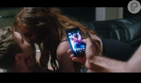 Christian (James Deen) gosta de registrar em vídeo suas aventuras sexuais com Tara (Lindsay Lohan)