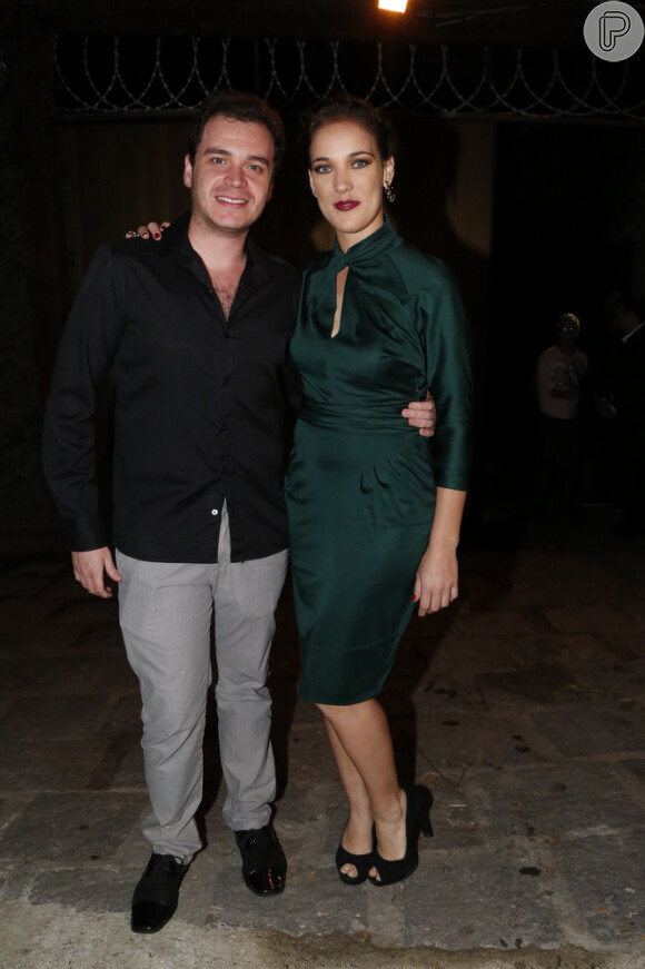 Adriana Birolli e o namorado, Alexandre Contini, no aniversário do diretor Wolf Maya na noite de quarta-feira, 9 de setembro de 2015