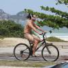 Rainer Cadete caiu da bicicleta e se machucou durante passeio pela praia da Barra da Tijuca, Zona Oeste do Rio de Janeiro, nesta quinta-feira, 10 de setembro de 2015