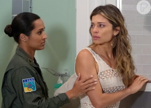 Ester (Grazi Massafera) acusa Alberto (Igor Rickli) para Isabel (Thaíssa Carvalho) pela explosão na mina de Cassiano (Henri Castelli), em 'Flor do Caribe', em 29 de julho de 2013