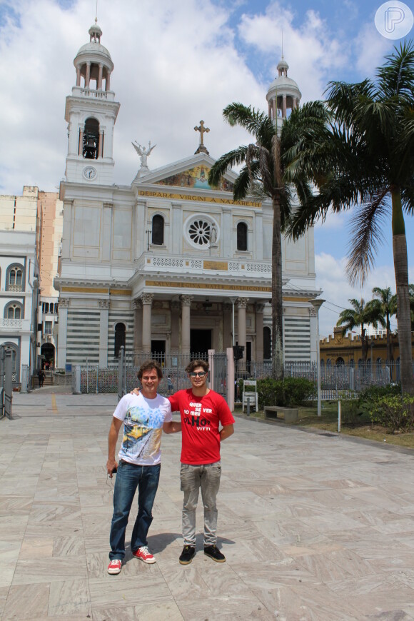 Com o pai, João Vitti, Rafael conheceu a Basílica Santuário de Nazaré, em Belém