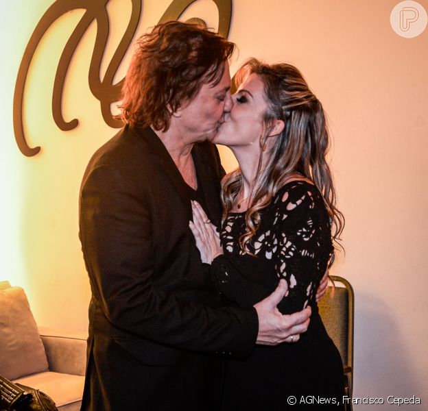 Fábio Jr. e namorada exibem anel de compromisso durante show em São Paulo Purepeople