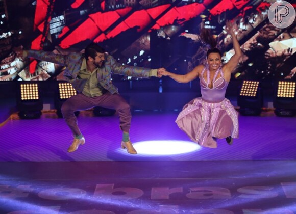 Viviane Araújo e Marcelo Grangeiro dançaram rock na 'Dança dos Famosos'