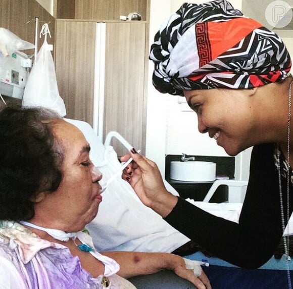 Gaby Amarantos anunciou a morte da mãe através de um post emocionado nas redes sociais. Elza dos Santos faleceu após uma luta contra o câncer de pulmão na madrugada de sábado (12) no Hospital Saúde da Mulher, em Belém, no Pará