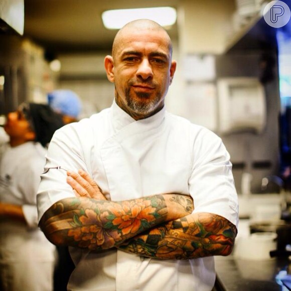 Henrique Fogaça posa na cozinha do Sal Gastronomia, em São Paulo. Em 2016, o cozinheiro pretende levar o nome do seu restaurante para Miami