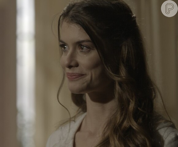 Lívia (Alinne Moraes) conhece Bernardo (Felipe Camargo), mas decide continuar morando no casarão dos Castellini, na novela 'Além do Tempo'