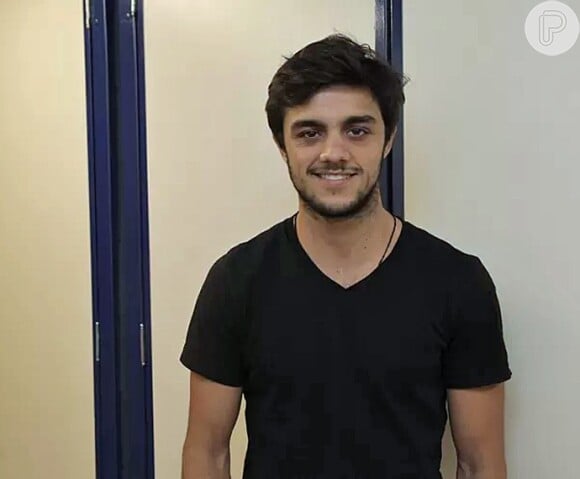 Felipe Simas, o Jonatas, é o namorado de Eliza (Marina Ruy Barbosa)