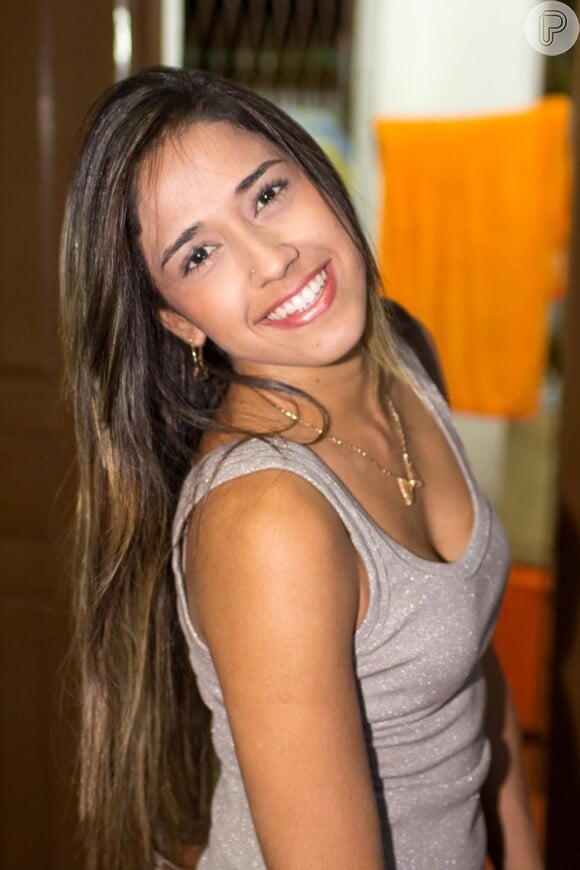 A modelo Vanessa Mota saiu de show de Gusttavo Lima na Paraíba acompanhada pelo cantor, em 7 de dezembro de 2012