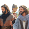 Novela 'Os Dez Mandamentos': Moisés (Guilherme Winter) e Arão (Petrônio Gontijo) chegam no monte e invocam a nova praga
