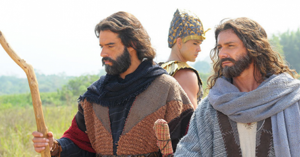 Novela 'Os Dez Mandamentos' Moisés (Guilherme Winter) e Arão (Petrônio Gontijo) chegam no monte Novela 'Os Dez Mandamentos' Moisés (Guilherme Winter) e Arão (Petrônio Gontijo) chegam no monte