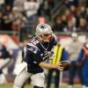 Em fevereiro, o quarterback Tom Brady renovou seu contrato por mais três temporadas com New England Patriots, nos Estados Unidos