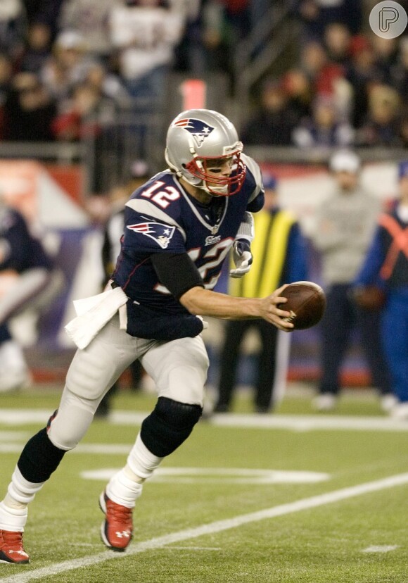 Em fevereiro, o quarterback Tom Brady renovou seu contrato por mais três temporadas com New England Patriots, nos Estados Unidos