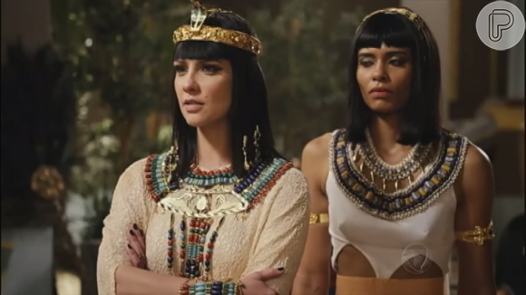 Nefertari (Camila Rodrigues) humilha Leila, antes da hebreia ir embora do palácio