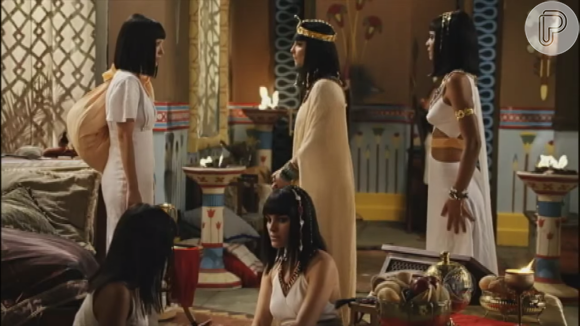Leila (Juliana Didone) comunicou à Nefertari que sairia do palácio