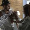 Margot (Maria Casadevall) convida Grego (Caio Castro) para ser padrinho de sua filha, na novela 'I Love Paraisópolis'