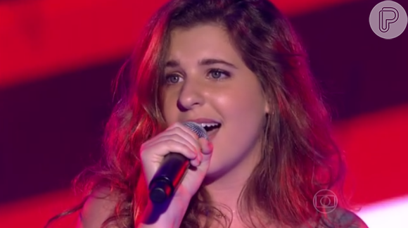 Rebeca Sauwen, de 20 anos, fez os internautas vibrarem na estreia da quarta temporada do 'The Voice Brasil', nesta quinta-feira, 1º de outubro de 2015