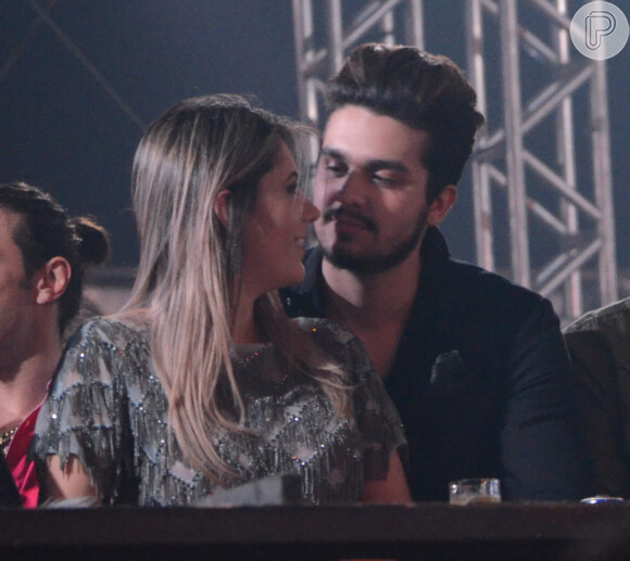 Luan Santana e Jade Magalhães reataram namoro e foram fotografados juntos durante a gravação do DVD da dupla Jorge e Mateus, realizada em uma casa de shows em São Paulo, na  quarta-feira, 30 de setembro de 2015