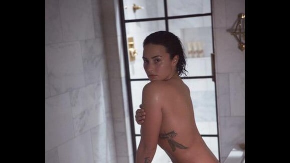Demi Lovato posa nua, sem maquiagem ou retoques: 'Isso significa ser autêntica'