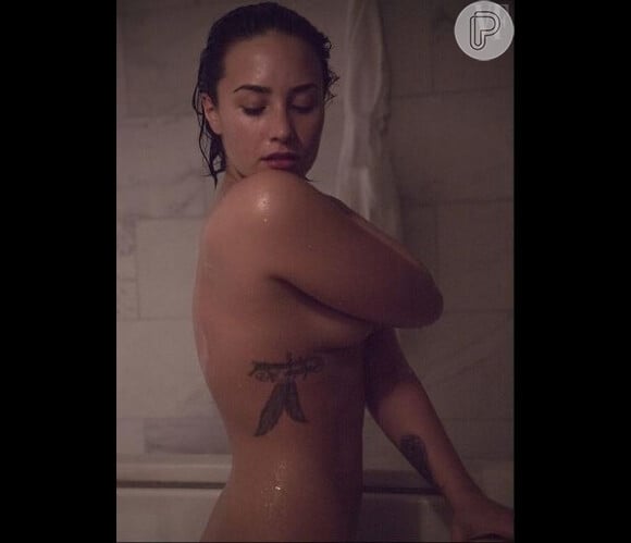 Demi Lovato posa nua para ensaio da revista 'Vanity Fair'