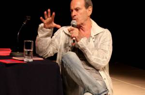 Ney Matogrosso completa 72 anos e segue com turnê pelos 40 anos de carreira