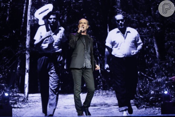 Ney Matogrosso participou da homenagem feita ao cantor Tom Jobim no 24° Prêmio da Música Brasileira. As interpretações de outros compositores do país marcam a versatilidade do seu repertório