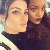 Isabeli Fontana e Rihanna fazem biquinho para selfie