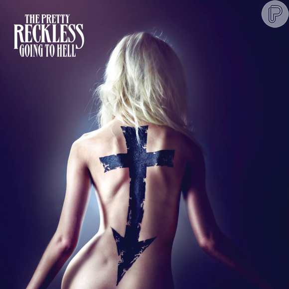 Taylor Momsen, famosa pela série 'Gossip Girl' aparece nua na capa do disco 'Going To Hell', da banda The Pretty Reckless, na qual ela é vocalista