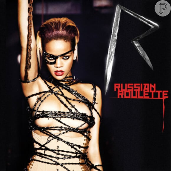 Rihanna já havia aparecido nua, repleta de arames, na capa do disco 'Russian Roulette', de 2009