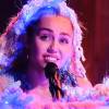 Miley Cyrus chora ao cantar a música 'Twinkle Song' durante sua apresentação na estreia da nova temporada de 'Saturday Night Live'