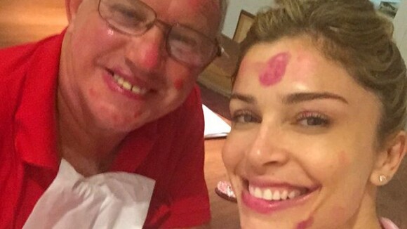 Grazi Massafera e o pai posam com maquiagem borrada: 'Coisas de Sofia'