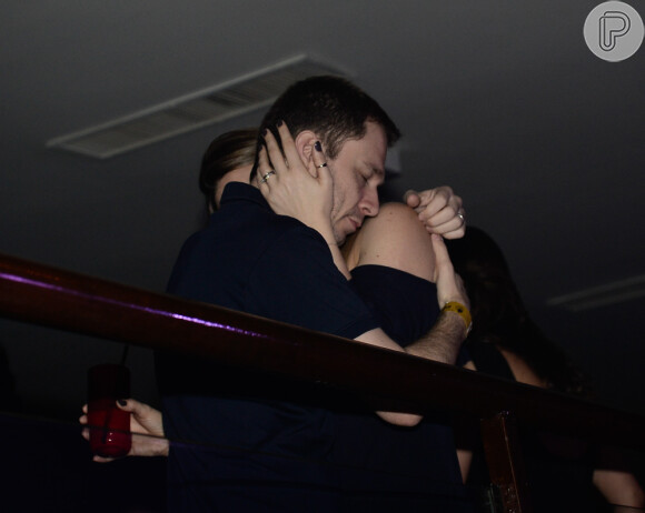 O casal trocou carinhos em um camarote da casa de shows de São Paulo