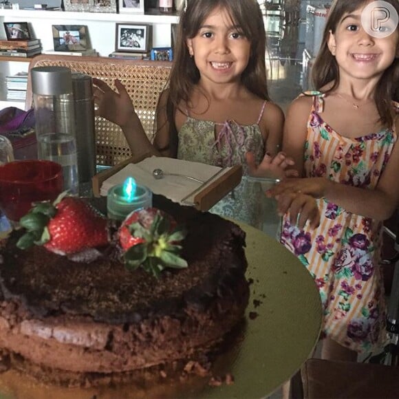 Giovanna Antonelli comemorou o aniversário de 5 anos das filhas gêmeas, Antonia e Sofia, nesta quinta-feira, 08 de outubro de 2015. 'Meus presentinhos', escreveu ela na legenda da imagem compartilhada no Instagram