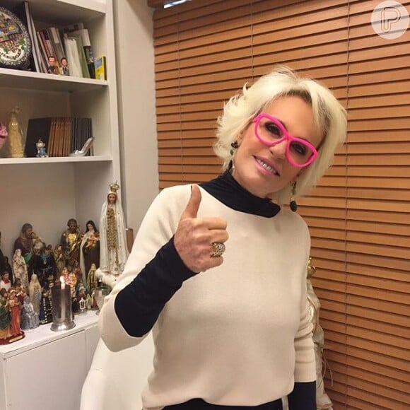 Ana Maria Braga apresentou o 'Mais Você' de óculos pink em apoio ao Outubro Rosa