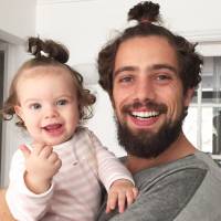 Rafael Cardoso brinca sobre papéis de pai antes de a filha nascer:'Enganava bem'