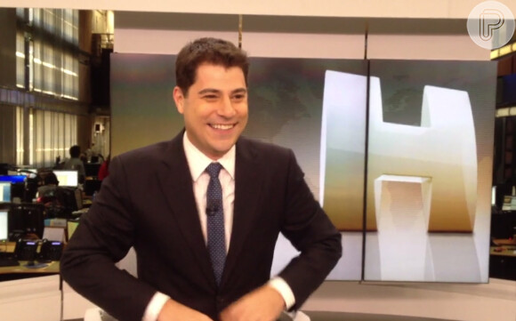 Telejornais da Globo agora apostam em postura mais descontraída dos âncoras, que exploram mais o estúdio
