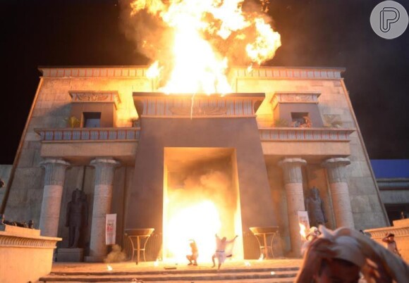 Uma das cenas da sétima praga do Egito na novela 'Os Dez Mandamentos'