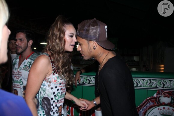 Paolla Oliveira marcou presença na quadra da Grande Rio para assistir a coração de Paloma Bernardi com nova rainha de bateria. Na ocasião, a atriz posou com Neymar
