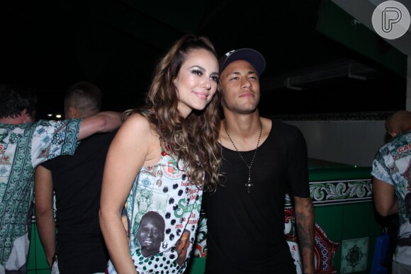 Paolla Oliveira marcou presença na quadra da Grande Rio para assistir a coração de Paloma Bernardi com nova rainha de bateria. Na ocasião, a atriz posou com Neymar