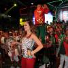 Paolla Oliveira caiu no samba na noite de sábado, dia 10 outubro de 2015, na quadra da Grande Rio. A atriz, que já foi rainha de bateria da agremiação, foi assistir a coração de Paloma Bernardi