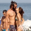 Par de Grazi Massafera em 'Verdades Secretas' curte praia com mulher e filha