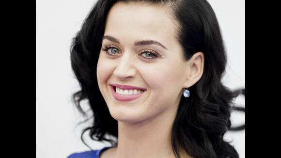 Katy Perry nega namoro com Robert Pattinson e revela intimidades com ator