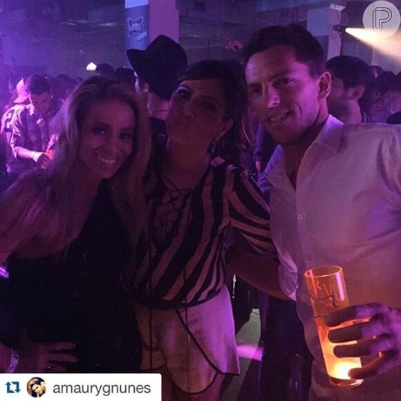 Winits republicou uma foto postada por Amaury na festa, em que os dois aparecem juntos ao lado da promoter Carol Sampaio