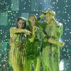 Anitta é agarrada por fã e toma banho de gosma verde no 'Meus Prêmios Nick 2015', nesta quinta-feira, 15 de outubro de 2015