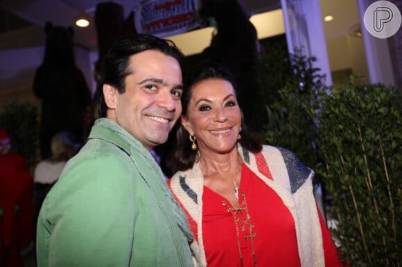 Fábio Arruda e Beth Szafir posam no aniversário de Vittorio